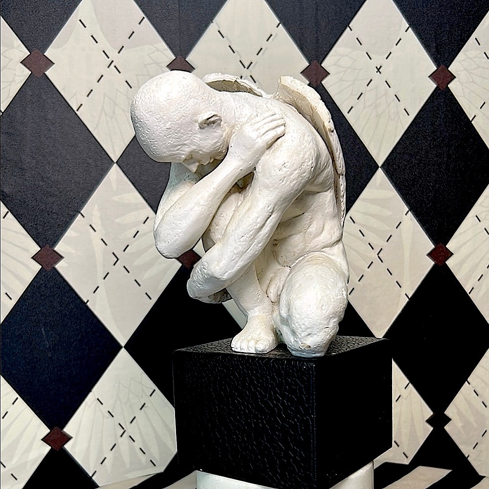 Vitruvian Weeping Angel Sculpture – Pensive Angel Inspired by da Vinci | TMS - Picture 10 of 17